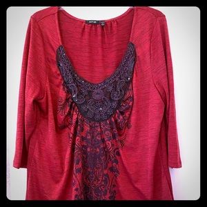 Red 3/4 sleeve tunic with black appliqué detail